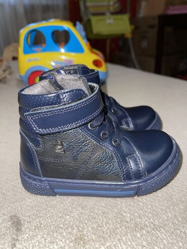 бутсы для детей: Продаю анатомические ботиночки новые Djoy. 21 размер подойдёт на стопу