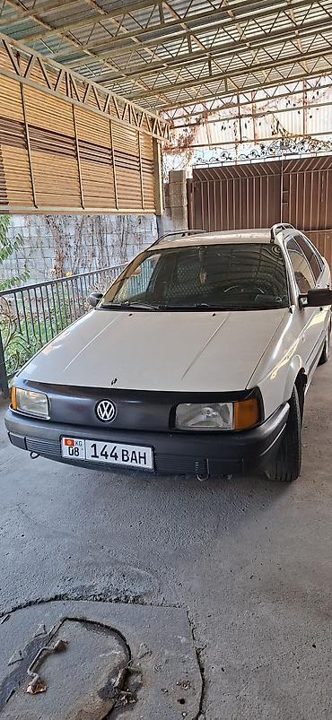 Volkswagen Passat: 1989 г., 1.8 л, Механика, Бензин, Седан