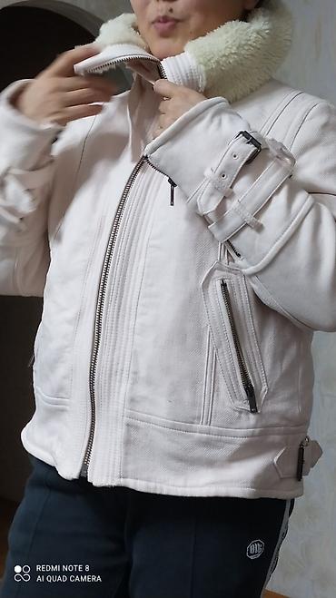 Пуховики и зимние куртки: Женская куртка. Размер L — 9