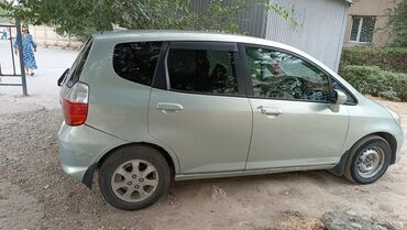 рассрочка авто без первоначального взноса: Honda Fit: 2006 г., 1.3 л, Вариатор, Бензин, Седан