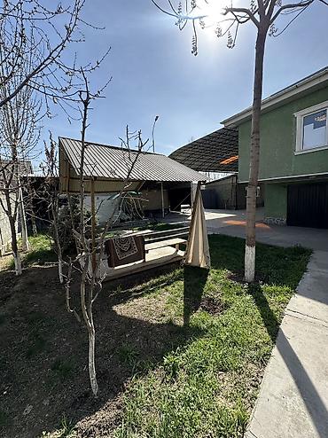 Продажа коттеджей и домов: СРОЧНО продается двухэтажный дом 240кв.м. с действующим коммерческим — 7