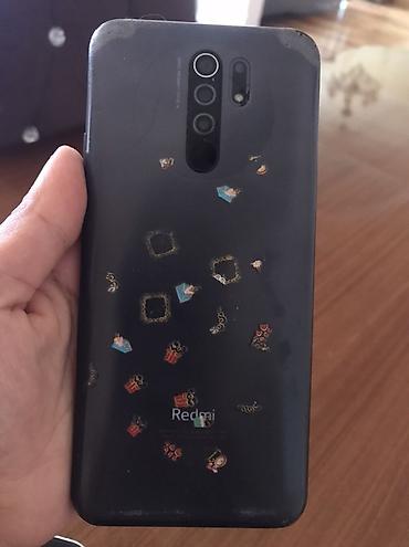 Mobil telefonlar: Xiaomi Redmi 9 (əkranda damcı formalı çıxıntı) Xüsusiyyətlər: - Böyük — 2