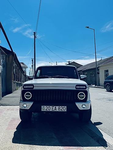 niva oturacaqlar: Lada Niva 4x4 (Urban üslubunda tüninq) Xüsusiyyətlər və tüninq: - — 9