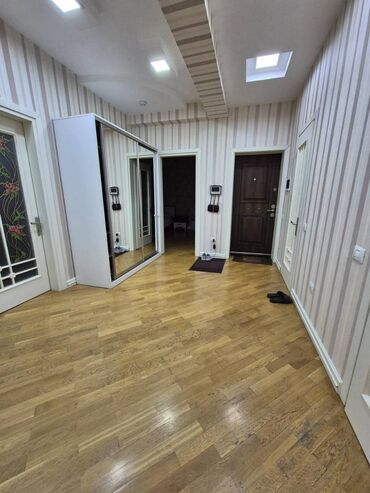 Uzunmüddətli kirayə mənzillər: 28 May metrosu yanıında mənzil kirayə verilir. Mərtəbə 16/5. Ümumi — 13