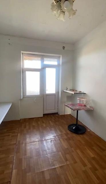 Köhnə tikili: Satılır: 3 otaqlı mənzil + 2 eyvan(balkon) + mətbəx Ponarama Mənzərə — 3