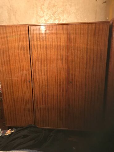 шкаф со столом: Гардеробный шкаф, 3 двери, Распашной, Прямой шкаф, Россия