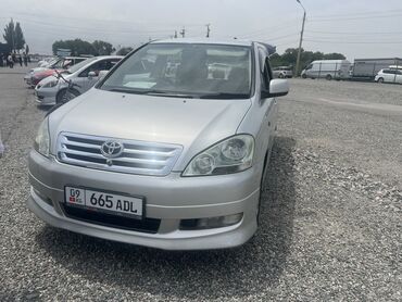 фара тайота калдина: Серебристый минивэн Toyota с хромированной решеткой радиатора