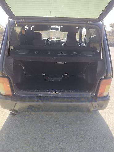 niva sidenya: Lada Niva 4x4, qara rəngdə, 3 qapılı ofrout tipli SUV. Əsas — 2
