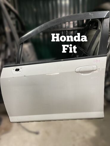 авто в рассрочку фит: Передняя левая дверь Honda Б/у, цвет - Белый,Оригинал
