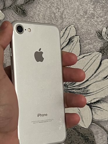 ipod nano 7: IPhone 7, Б/у, 32 ГБ, Серебристый, Чехол, 66 %