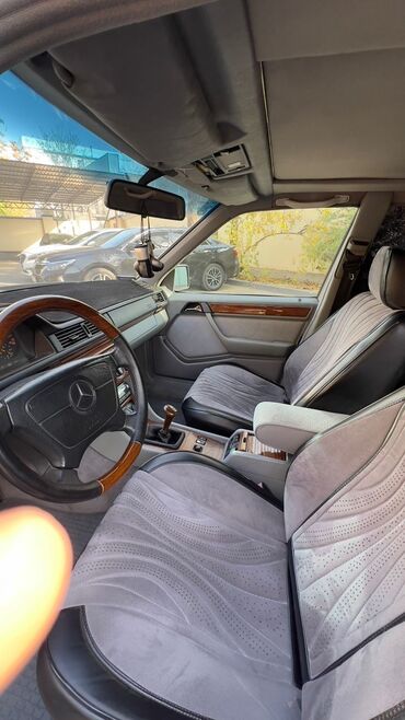 органайзер для: Mercedes-Benz W124: 1994 г., 2.8 л, Механика, Бензин, Седан