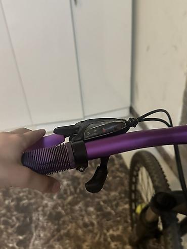 velosiped enduro: Şəhər və enduro üçün uyğun dağ velosipedi - Rəng: mat qara, bənövşəyi — 6