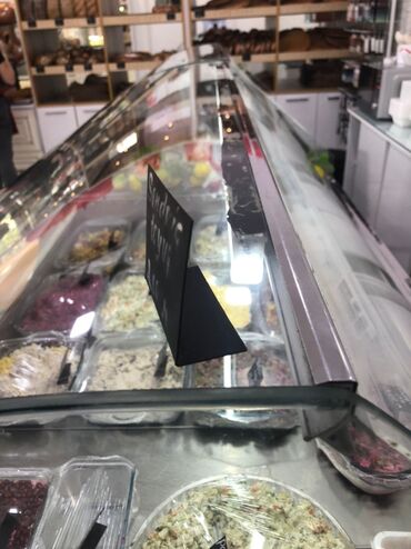 Vitrin üçün aksesuarlar: Bir başa istehsalçıdan.Məhsullarınız üçün özəl stend vitrinlər — 18