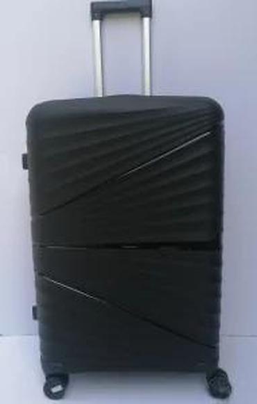 Putni koferi i torbe: Tvrdi kofer na točkiće – crni, sa šarama u dijagonalnom reljefu — 14