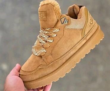 moon boot cena: Ugg
Dostupni br 36-41 
Cena 3600 dinara
💋 — 3
