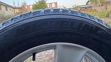 Колеса в сборе: Комплект зимних колес BMW на литых дисках. Состав: - 4 шины Michelin — 13