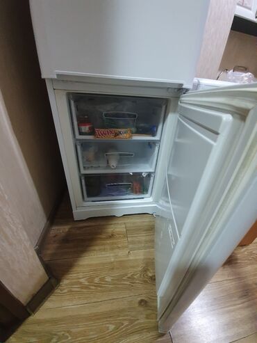 холодильников и: Холодильник Indesit, Двухкамерный, No frost, 185 * 65