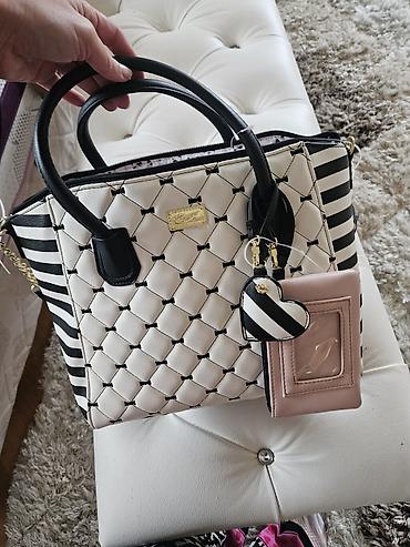 Çantalar: Luv Betsey by Betsey Johnson çantası. Ağ-qara renglerde zərif və eyni — 5