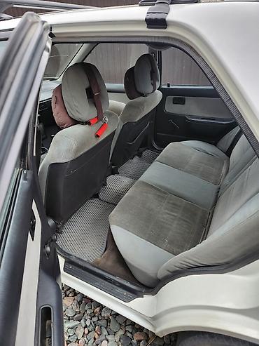Mazda: Mazda 323: 1989 г., 1.6 л, Механика, Бензин, Седан — 7