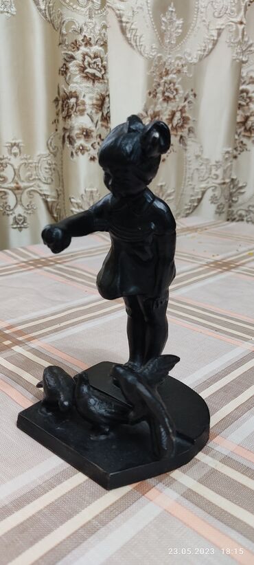 Статуэтки: Чугунная статуэтка, КУСА, 1975 г. Высота 18 см, состояние идеальное, в