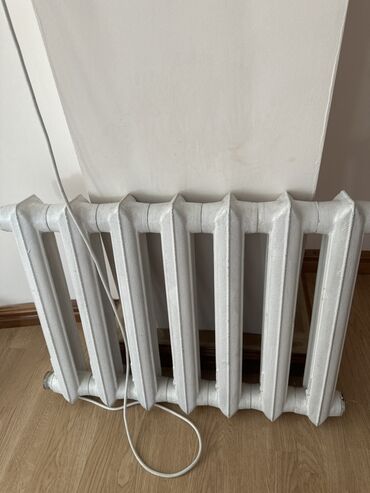 напольный газовый котел двухконтурный: Чугунный радиатор отопления из: 10 секций - 3 шт 4 секции - 4 5 секций