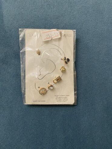 свадебное платье и туфли: Набор украшений для уха (ear cuff/каффы и мини‑серёжки) на карточке