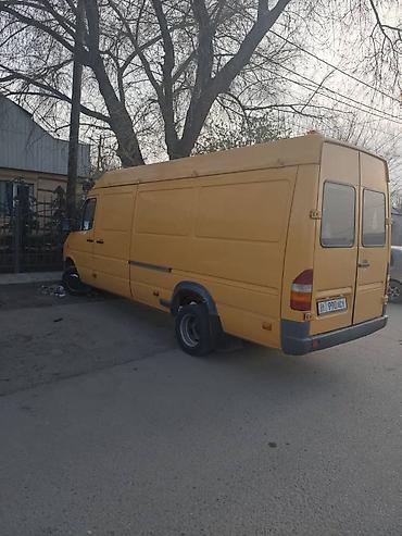 mers c class: Mercedes-Benz Sprinter 410D — жёлтый цельнометаллический фургон — 5