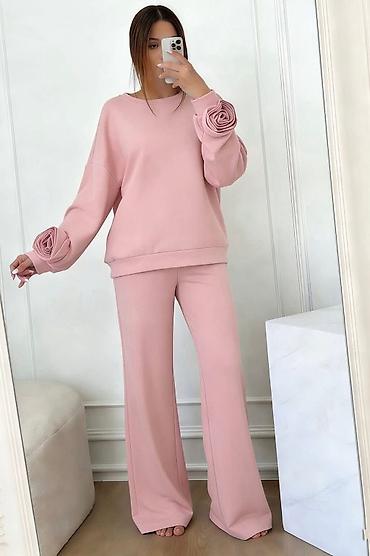 Gornji i donji deo: Komplet trenerka
Nov model
Cena : 3.900 dinara — 10