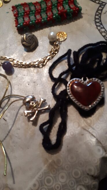 Bijuteriya dəstləri: Müxtəlif bəzək əşyaları .Tebii daşlar.talismanlar ve dekorativ bezek — 2
