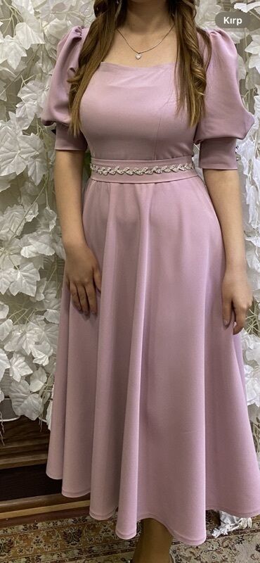 Ətəklər: Pudra-çəhrayı rəngdə zərif ziyafət/libas. - Model: A-kəsim, ətəyi