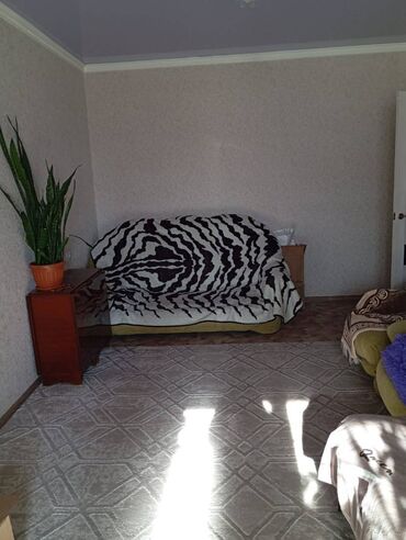 продаю дом район кирпичный: 1 комната, 42 м², Индивидуалка, 5 этаж, Косметический ремонт