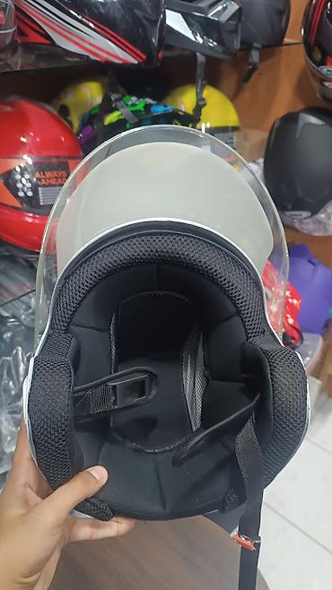 moto 80cc: Açıq vizorlu motosiklet dəbilqəsi 1-ci şəkildəki ağ rəng kaska 30-azn — 8