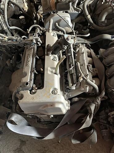 Двигатель Honda, бензиновый, рядный 4‑цилиндровый. Особенности: -