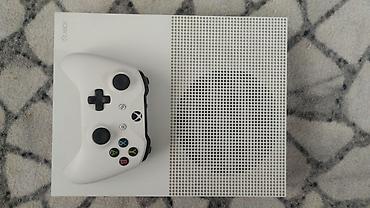 Продаю Xbox one s 1tb coc отличное есть игры как UFC 2 Mafia Metro