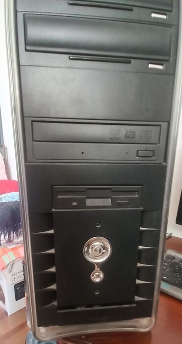 Korpuslar: Masaüstü kompüter korpusu – ATX midi-tower - Rəng: qara, ön hissədə — 9