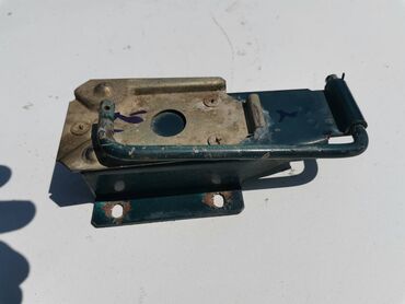 Auto delovi: Drzac prednje haube sa drzacem boce brisaca Lada 21213,21214 Niva — 8