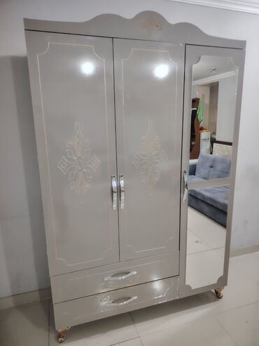 Dolablar: ❇️275 azn yenidir,ikinci əl qiymətinə satılır,ōlcū 1.35/2 m dərinliyi