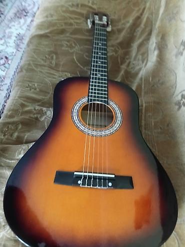 Gitaralar: Akkustik gitara – klassik dərslər və məşq üçün ideal ölçü. - Korpus — 1