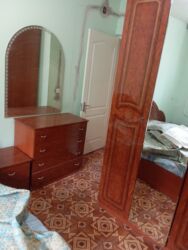 размеры прикроватных тумбочек в спальню: Спальный гарнитур в классическом стиле, шпон под красное дерево