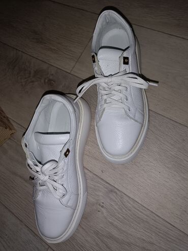 обувь белая: Абсолютно новый, не ношенный