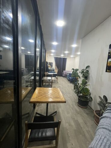 Restoran, kafelər: İcarəyə verilir – vitrinli obyekt - Təyinat: kiçik yeməkxana və ya — 10