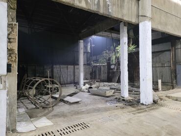 Склады и мастерские: ПРОДАЕТСЯ Склад 1000 м2 в г.Ош. Подходит для производства. С ремонтом — 4