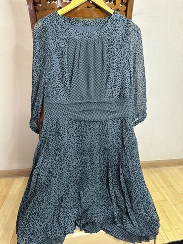 бордовое платье футляр: Платье миди из легкой полупрозрачной ткани с подкладкой. Цвет — at lalafo.kg бордовое платье футляр: Платье миди из легкой полупрозрачной ткани с подкладкой. Цвет —