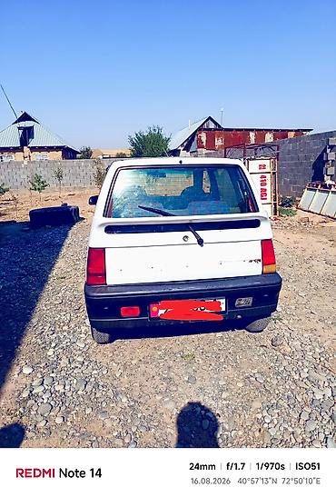 химия авто: Компактный городской хэтчбек 5‑дверный, белый цвет. Основные — 4