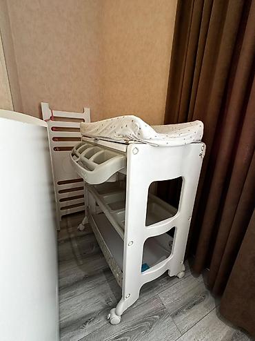 beşik: Uşaq beşiyi və uşaq baxım masası (dəst) - Rəng: ağ - Material — 2