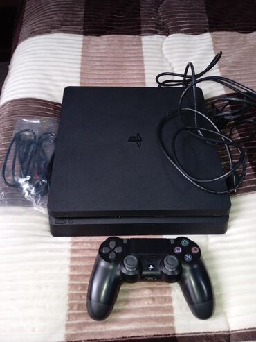 PS4 (Sony PlayStation 4): PS4 slim 1TB прошитая,22 игр внутри,игры на фото, состояние идеальное