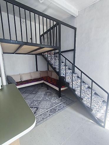 уголок на: Задаётся по суточно Студия с антресолью и отдельной спальней на втором — 2