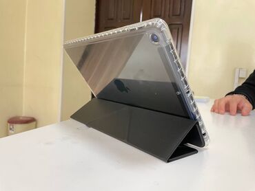 Планшеты: Планшет, Apple, память 64 ГБ, 9" - 10", Wi-Fi, Б/у, Детский цвет - Черный — 2