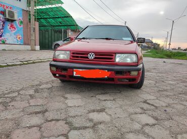 камри 22: Volkswagen Vento: 1993 г., 1.8 л, Механика, Бензин, Седан