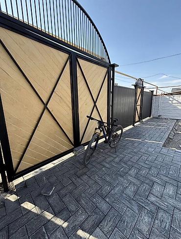 Үйлөрдү сатуу: 6 бөлмө жана андан көп, 170 м², 3 соток, Бишкек, Менчик ээси — 7